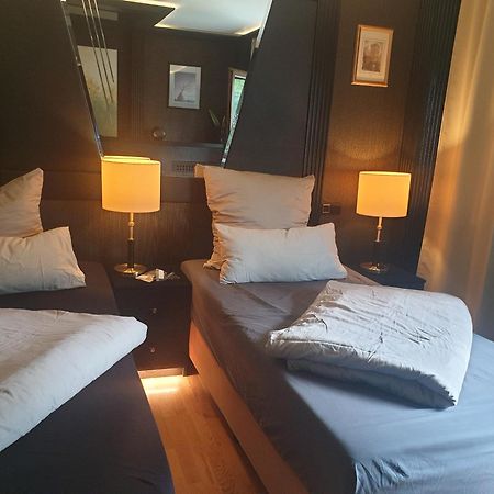 Miet-Kamp Ruhig, Zentral, Nahe Messe, Ausgefallenes Design 2 Schlafzimmer Berlin Bagian luar foto